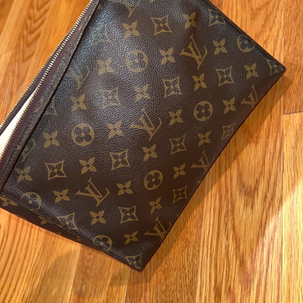 100% Authentic Louis Vuitton Pouch